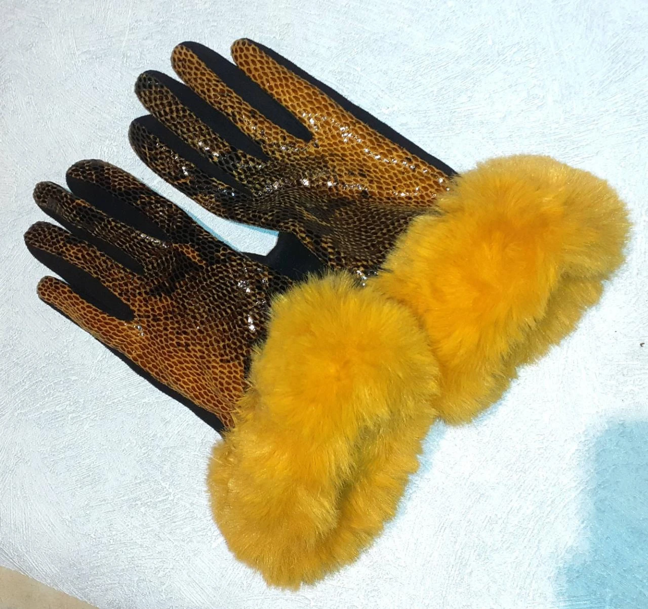 handschoenen retro slangenprint en nepbont TU